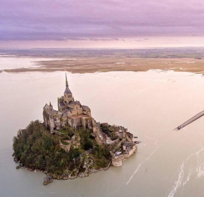 Au Mont Chez Vous #jacuzzi Et Vue Mont-st-michel# Holiday home